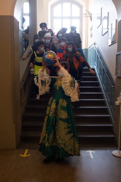 theater 2m 12 5 21 33
